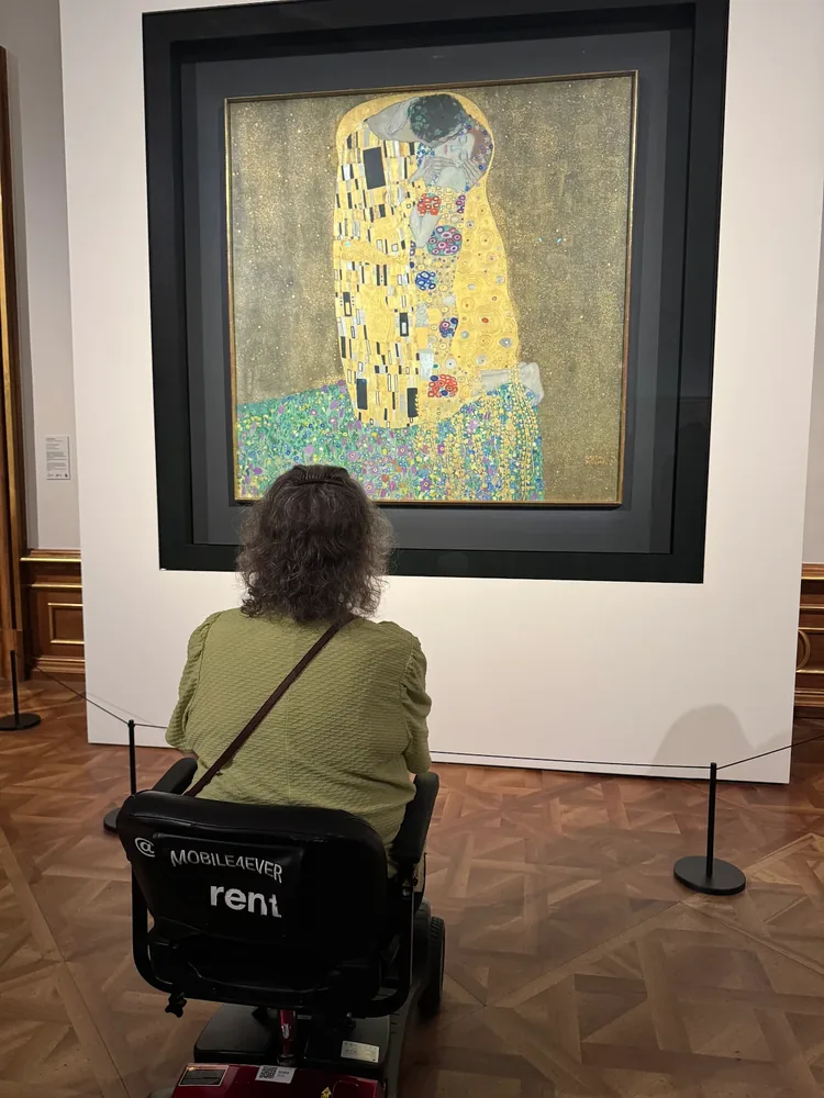 Mobile4Ever customer on a mobility scooter at Klimt's “The Kiss”, Belvedere